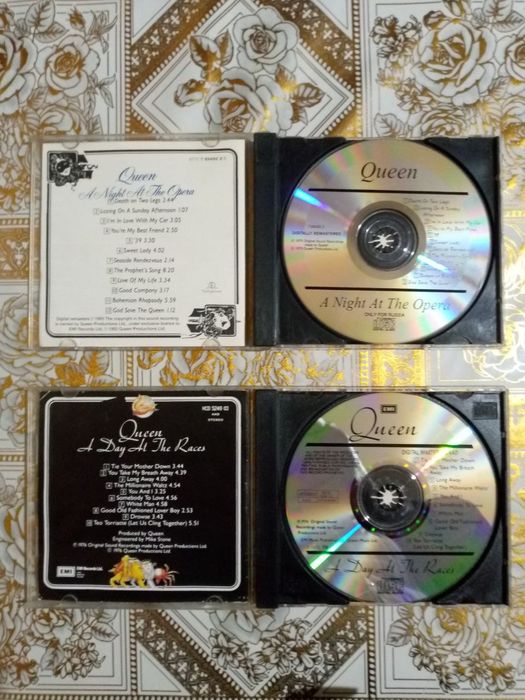 Продам CD диски группы QUEEN 3 штуки.