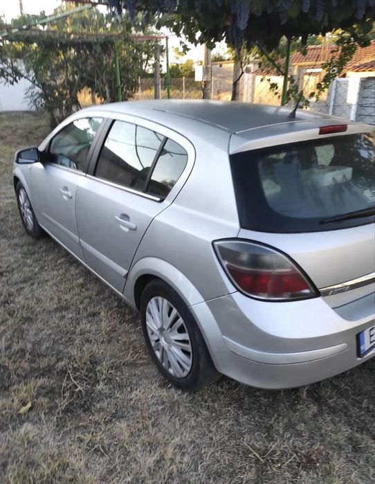 Продавам Опел Астра 1.7 CDTI