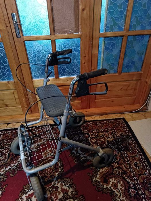 Rolator pliabil  cu 4 roti