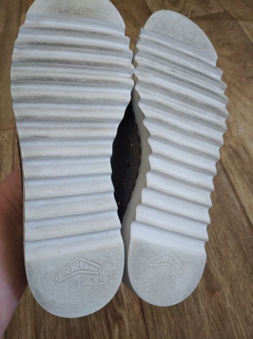 Продаются  туфли