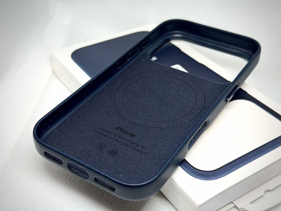 Husa iPhone 17 Pro Piele Logo originala !!!