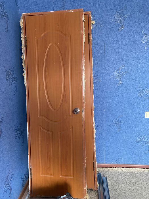 Продам б/у двери