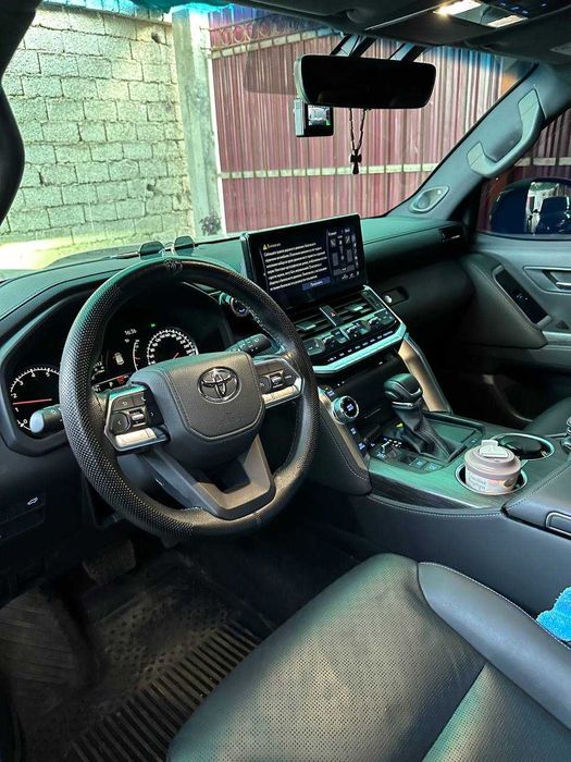 Продам TOYOTA LAND CRUISER 300 70 Anniversary 300ZI 2022г.