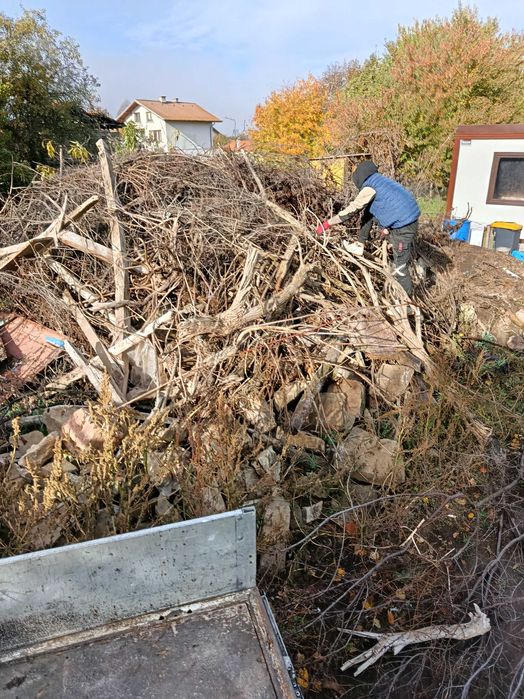Почистване , поддържане на Дворове