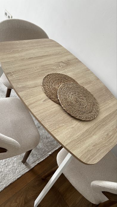 Продам б/у стол на 4 -6 чел