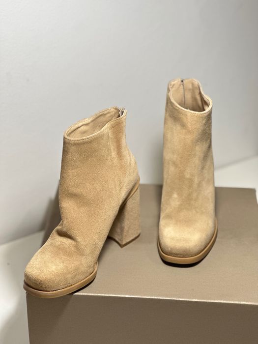 BATA botine beige, cu toc