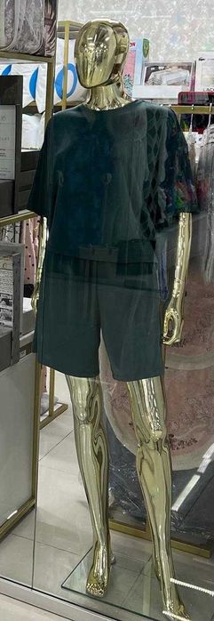 Продам стеллажи для бутиков