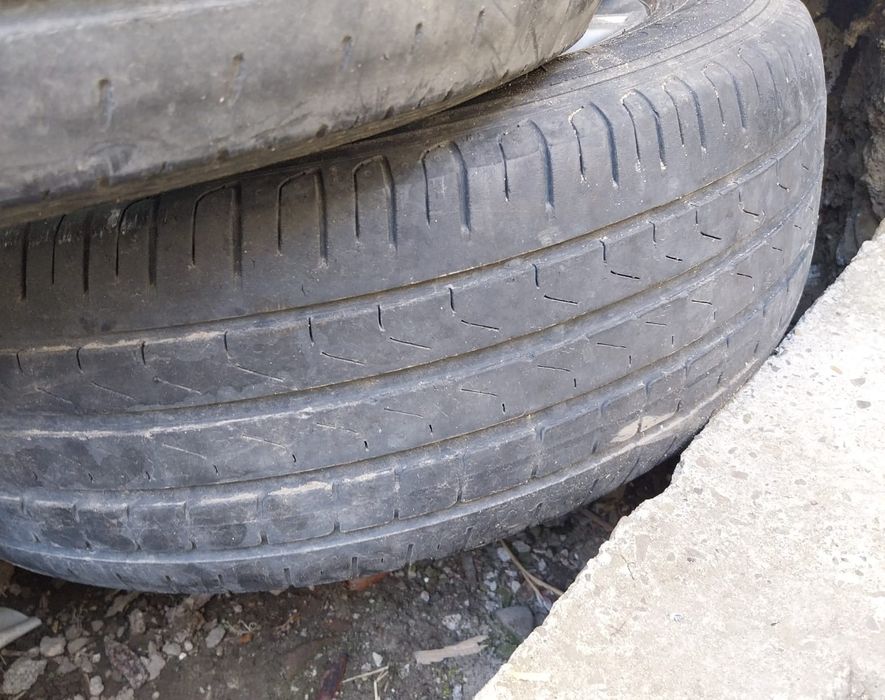 De vânzare cauciucuri plus geante