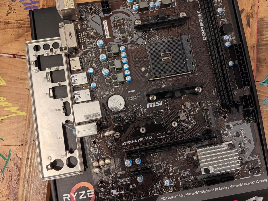 Placada de baza si procesor