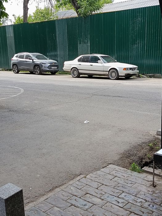 Bmw e32 sotiladi