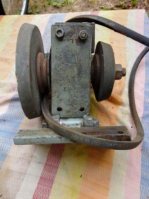 Шмиргел за заточване на стругарски ножове