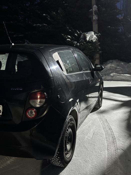 Машина шевроле авео