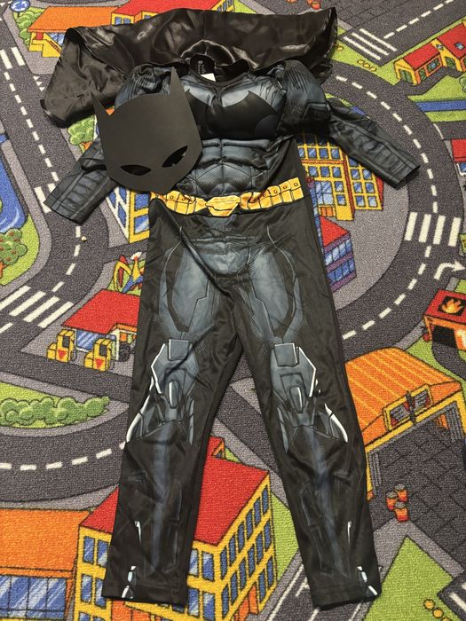 Costum NOU Batman marimea 3-4 ani cu masca si pelerina