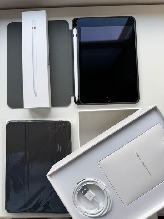 Ipad mini 5 - 256 Gb, Space Grey, pachet cu Apple pen + 2 huse, stare excelenta