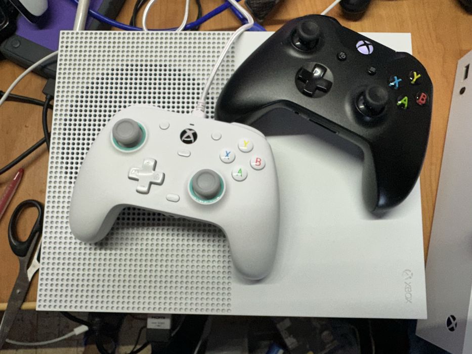 Xbox ONS S 1000GB+16 игр 2 джойстика