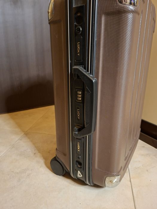 Куфар от  100% поликарбонат