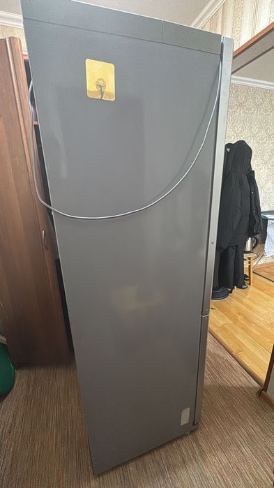 Продаётся холодильник  Самсунг.