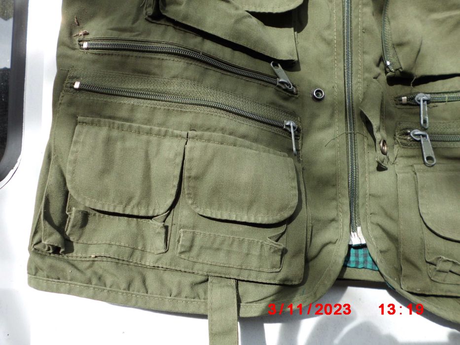 Vand vesta pentru pescar!