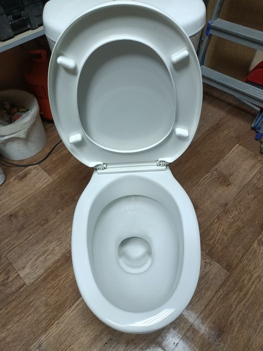 Унитаз Россия с бачком