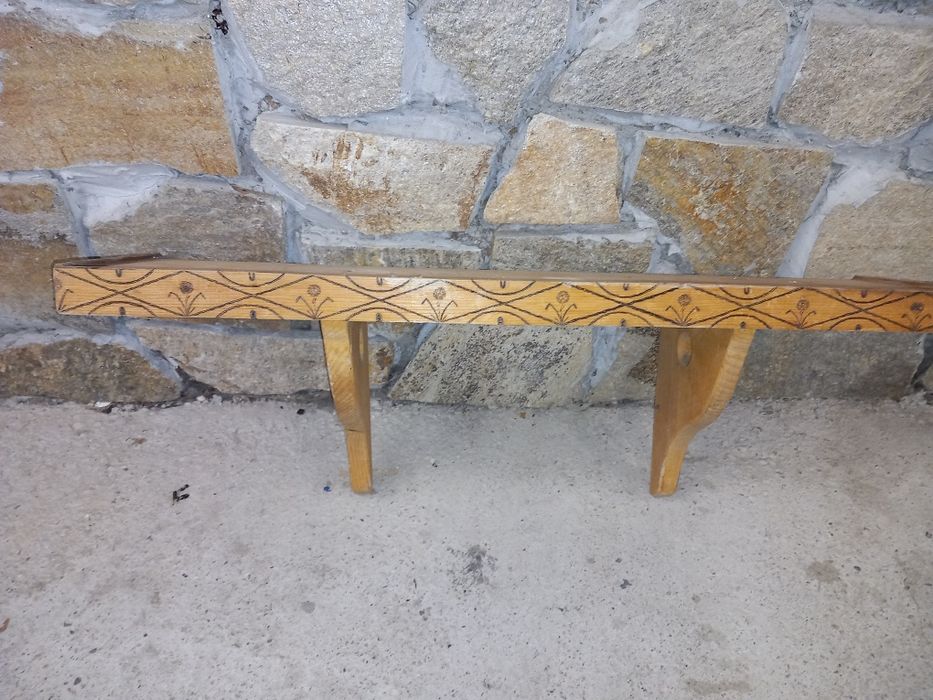 Дървена етажерка