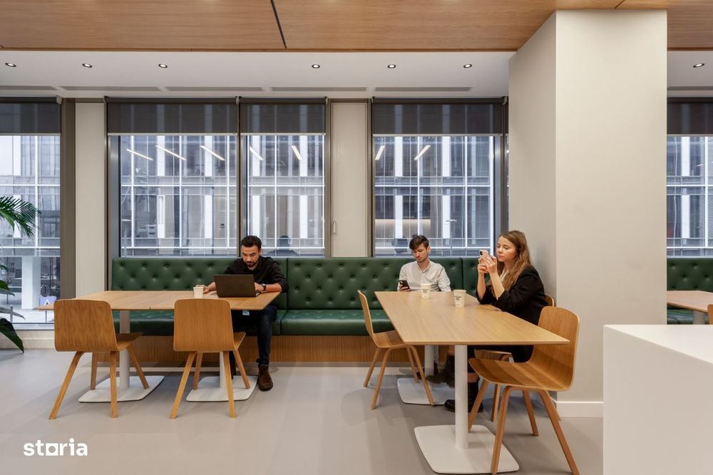 Spațiu de birou frumos proiectat pentru 5 persoană în Spaces Expo