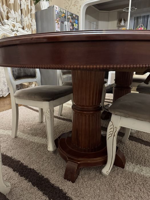 Стол со стульями