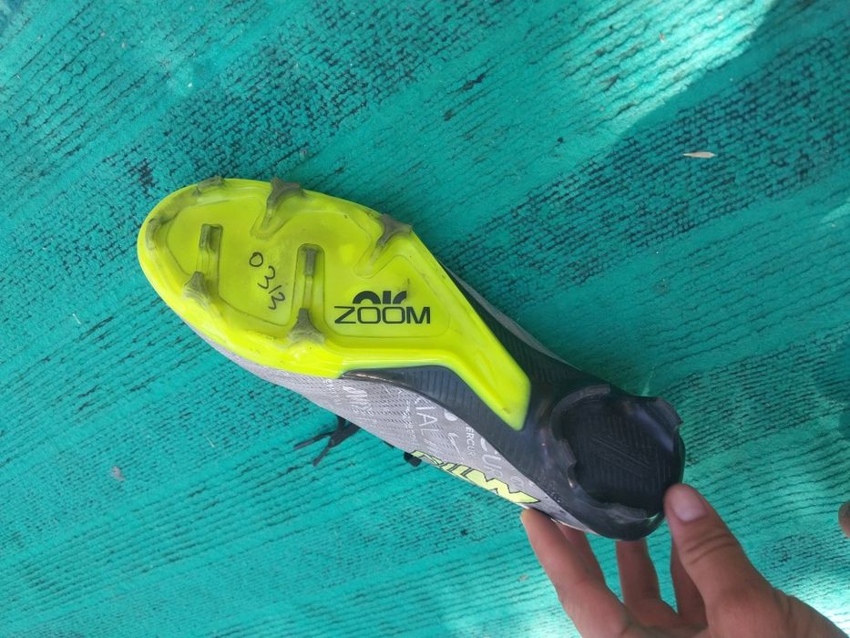 Air zoom butsi 42 razmer holati ideal razmer tushmaganigi uchun sotila