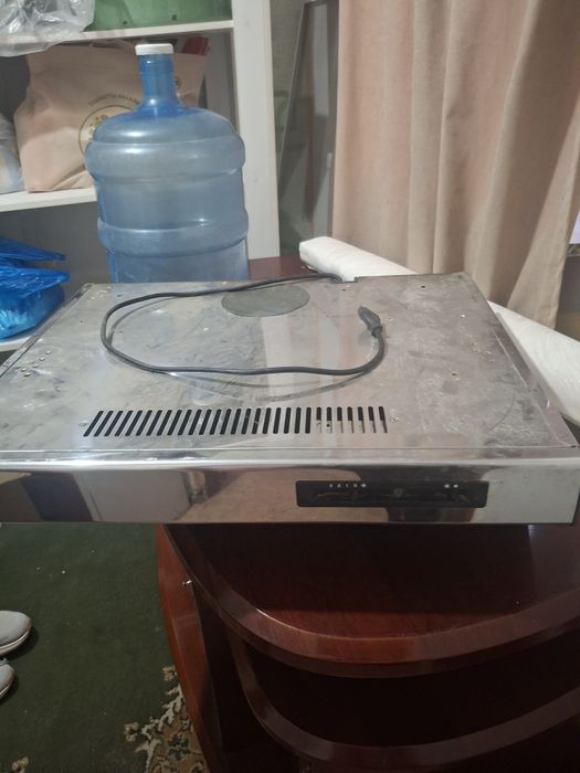 Продам диван с двумя крёслами.