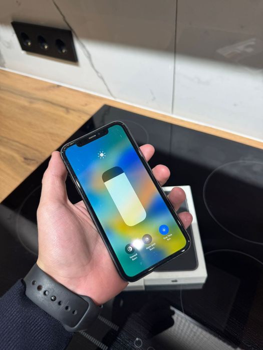 Продам iPhone 11