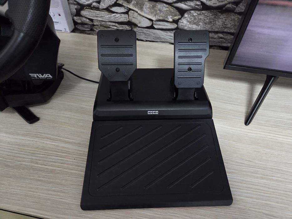 Vând volan sony cu tot cu pedale de gaming