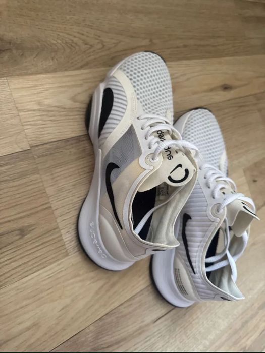 Кроссовки женские дешево распродажа