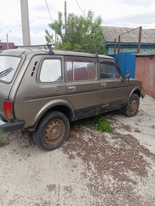 Продам ниву пяти дверку