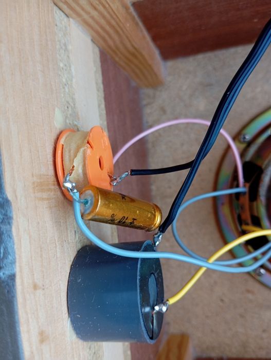 Тонколони Universum 20вата 4ома