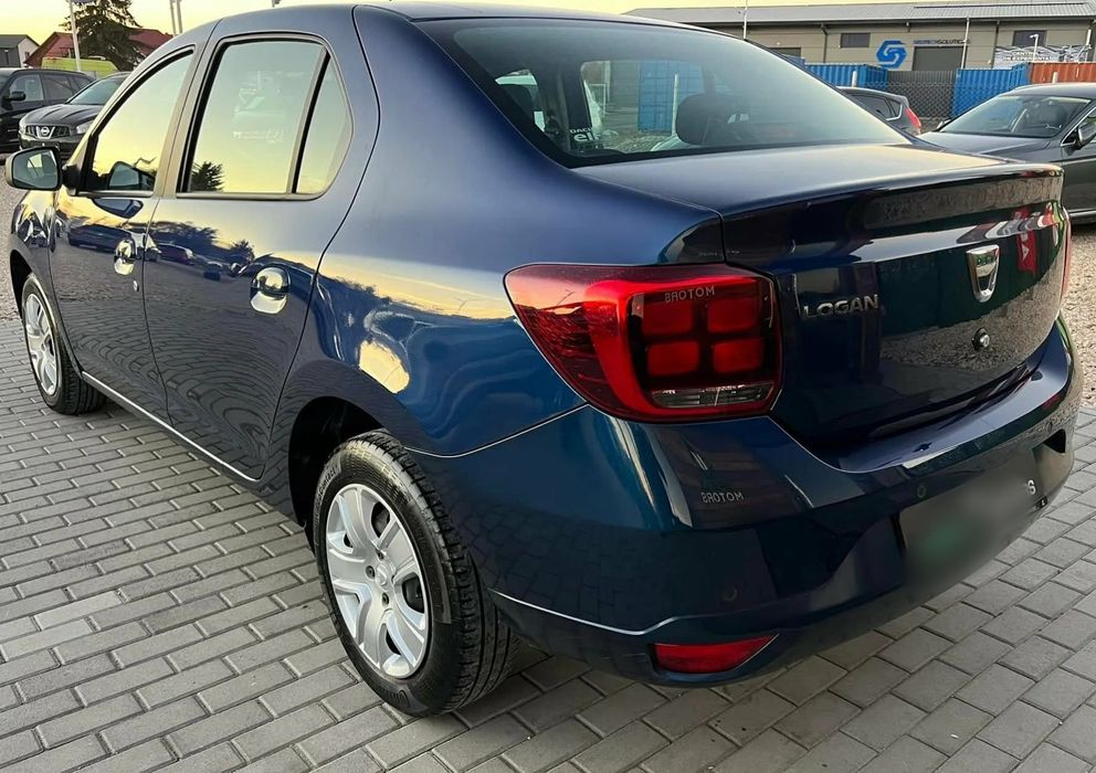 Vând Dacia Logan