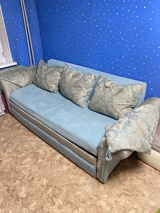 Продаю Диван (расскладывается)