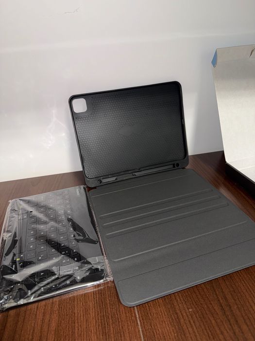 Husă cu tastatură detașabilă pentru iPad 10 / Air / Pro 11 – Nouă