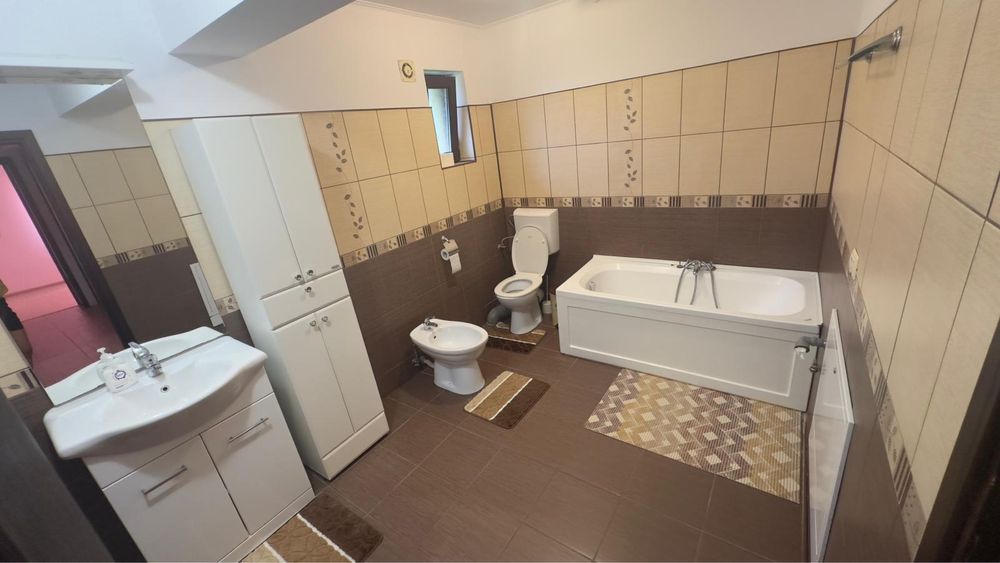 Casa tip duplex de inchiriat