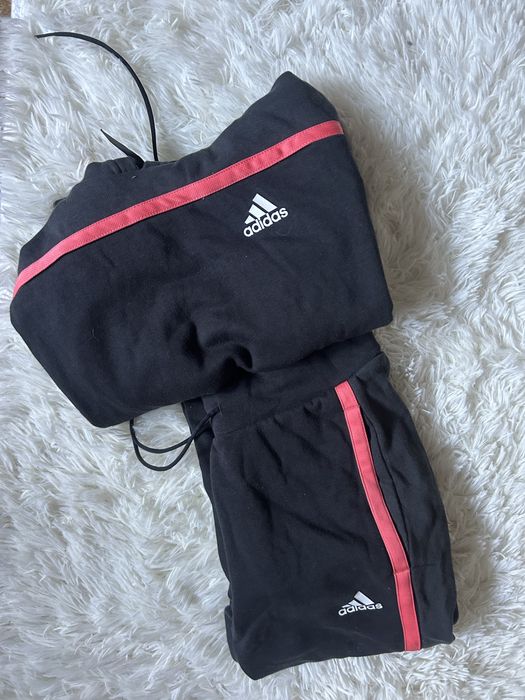 Дамски спортни комплекти