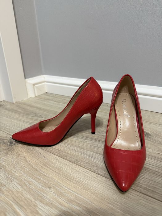 Продам туфли новые