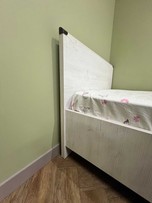 Продаю 2 Кровати и Комод