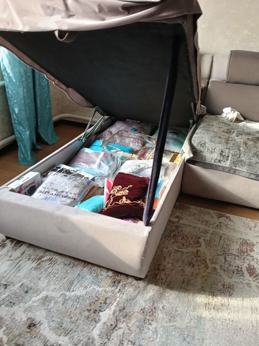 Продам диван, угловой.