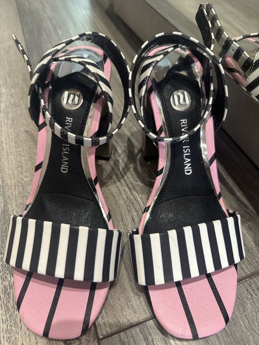 River Island обувки