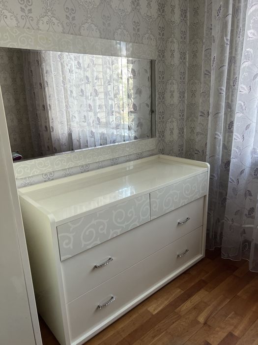 Диван. Шкаф. Комод.