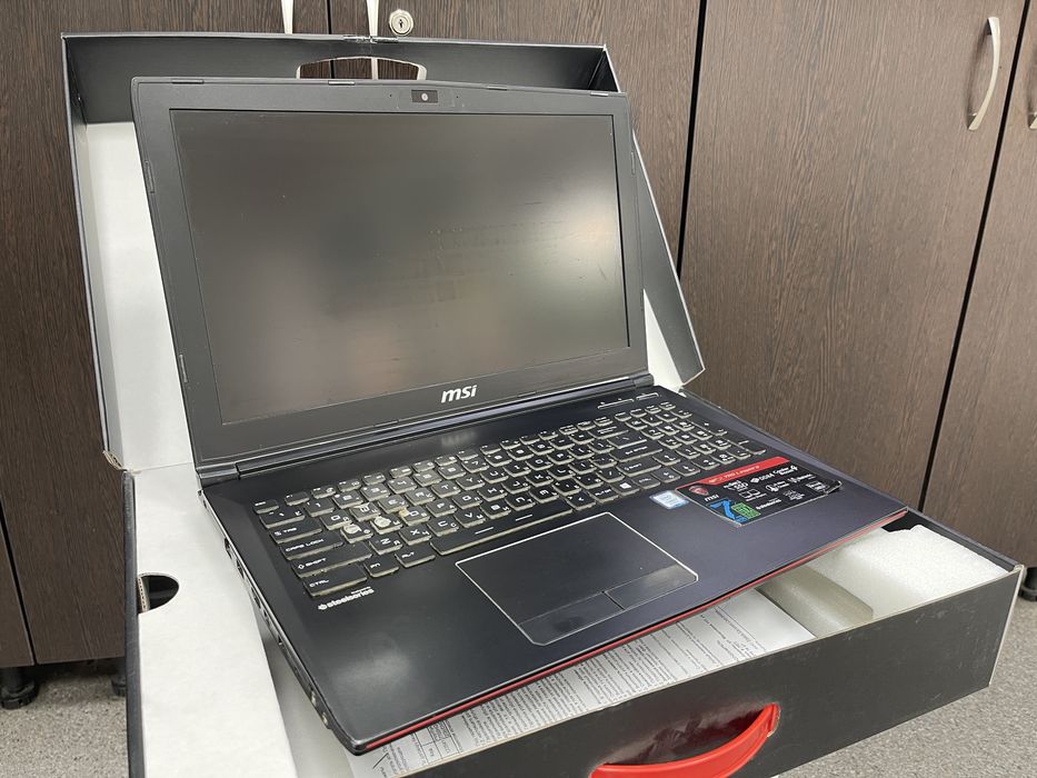 Ноутбук MSI Core i7 7700HQ 2800MHz