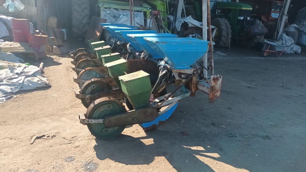 Semanatoare de porumb