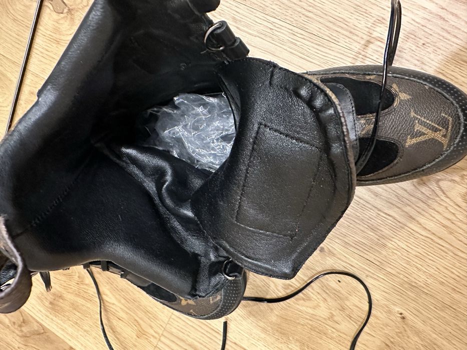 Боти с връзки и дебела подметка