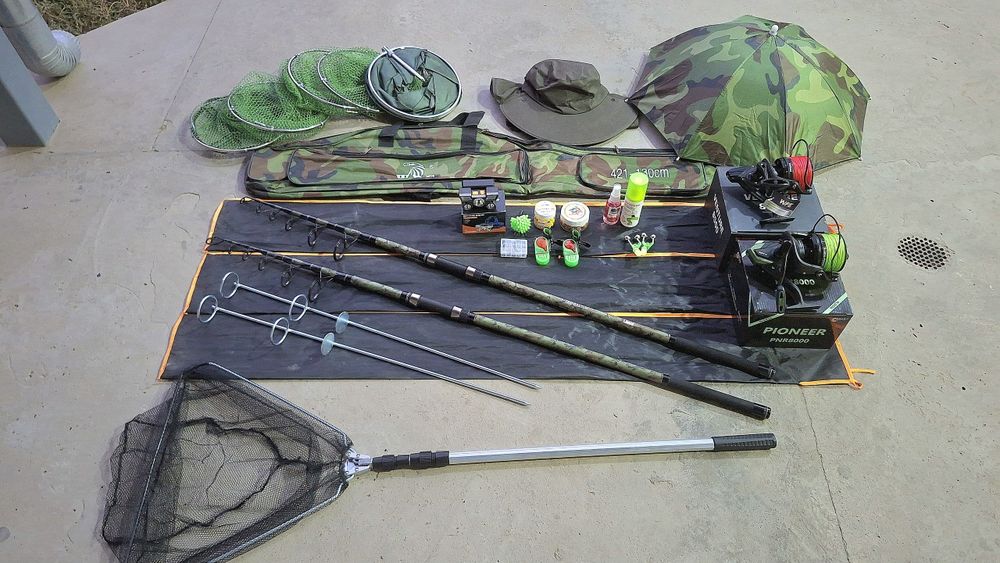 Karpoviy qarmoq to'plam sotiladi.