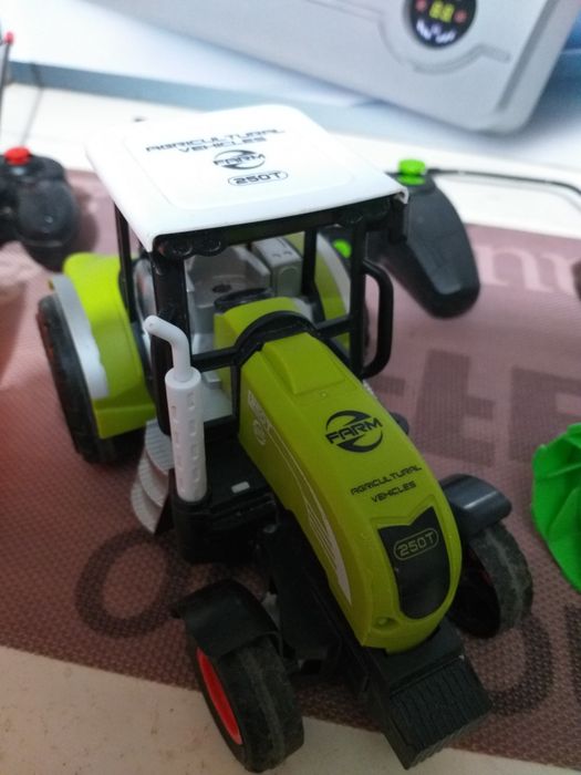 Masinute Spaider si Tractoras Pe Telecomanda