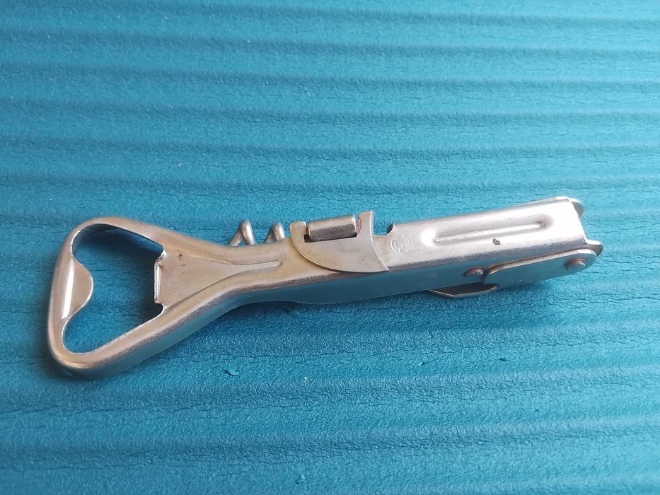 Стара отварачка за бутилки, консерви, тирбушон и др.