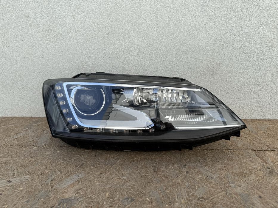 Far dreapta VW Jetta 5C Xenon adaptiv + LED Original Europa